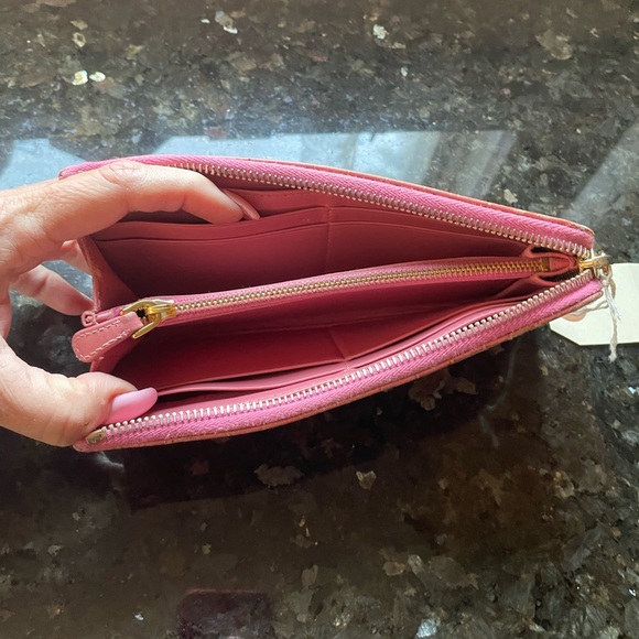 Miu Miu pink zippy wallet - Picture 10 of 10
